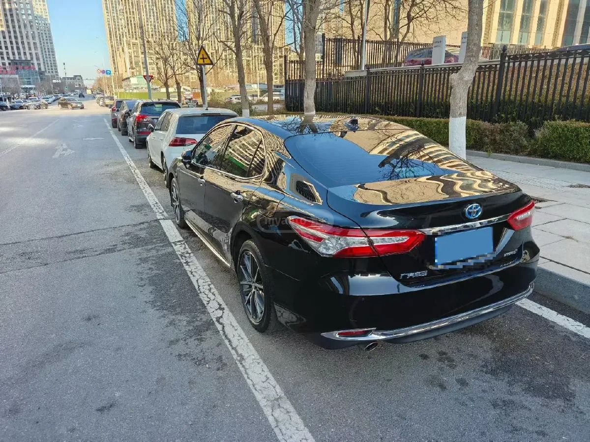 Toyota Camry - фото 2