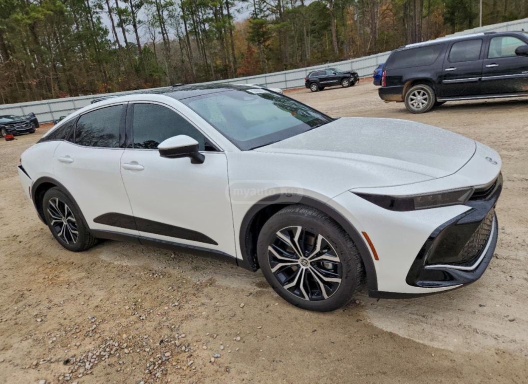 Toyota Crown - фото 1