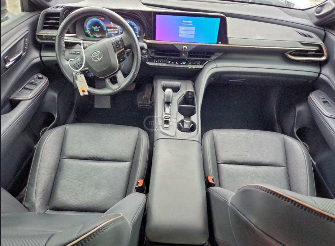 Toyota Crown - фото 2