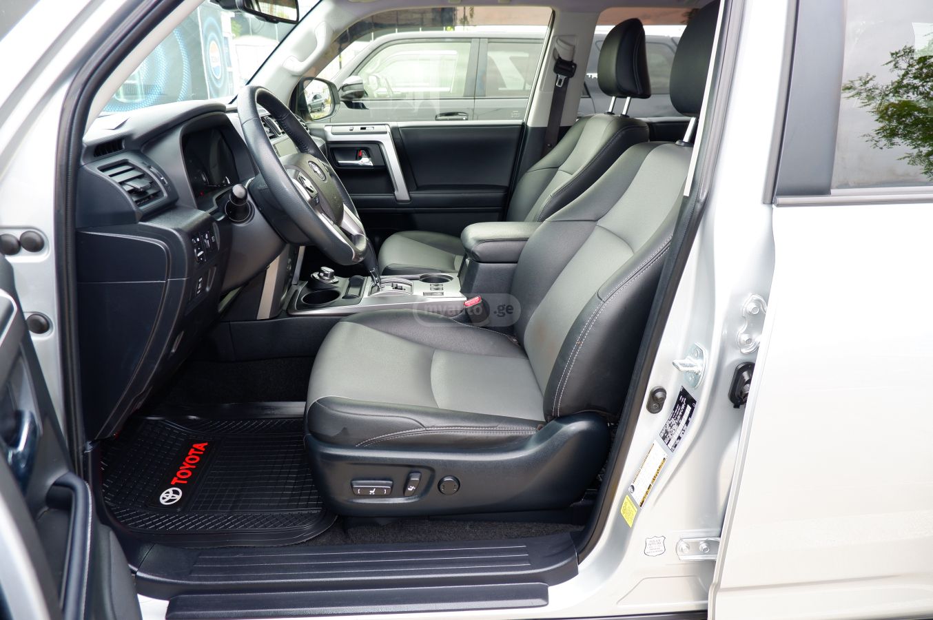 Toyota 4Runner - фото 11