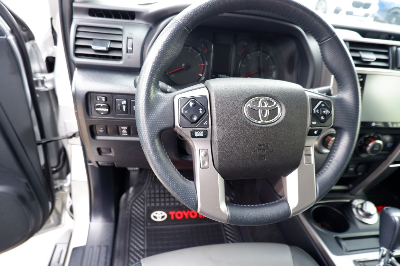 Toyota 4Runner - фото 12