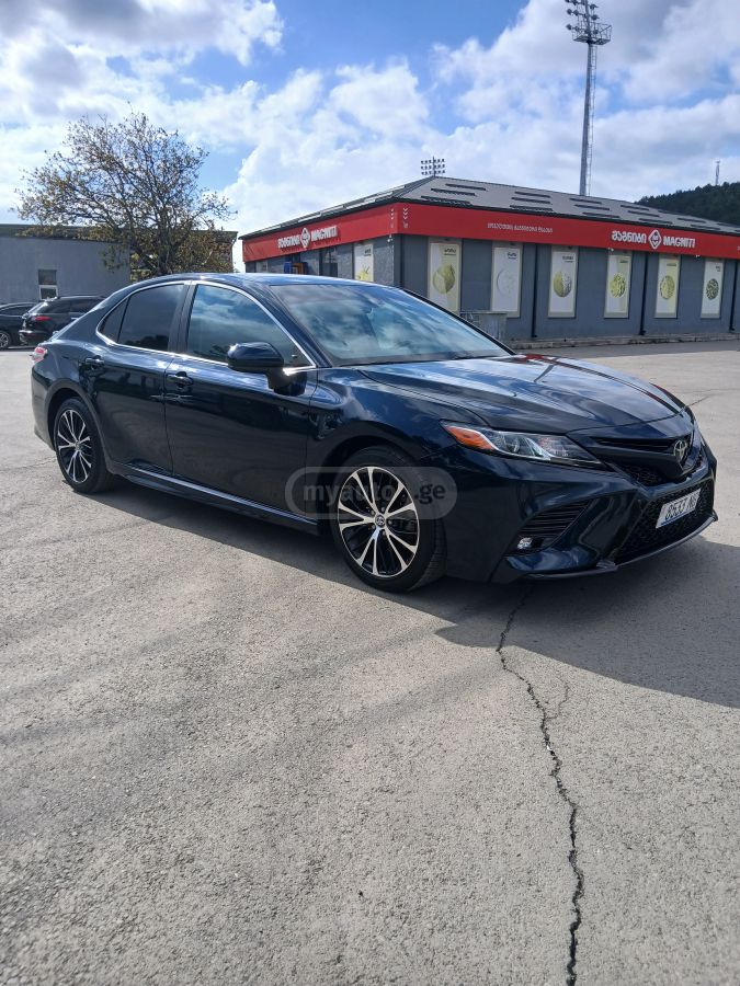 Toyota Camry - фото 2
