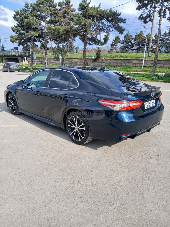 Toyota Camry - фото 4