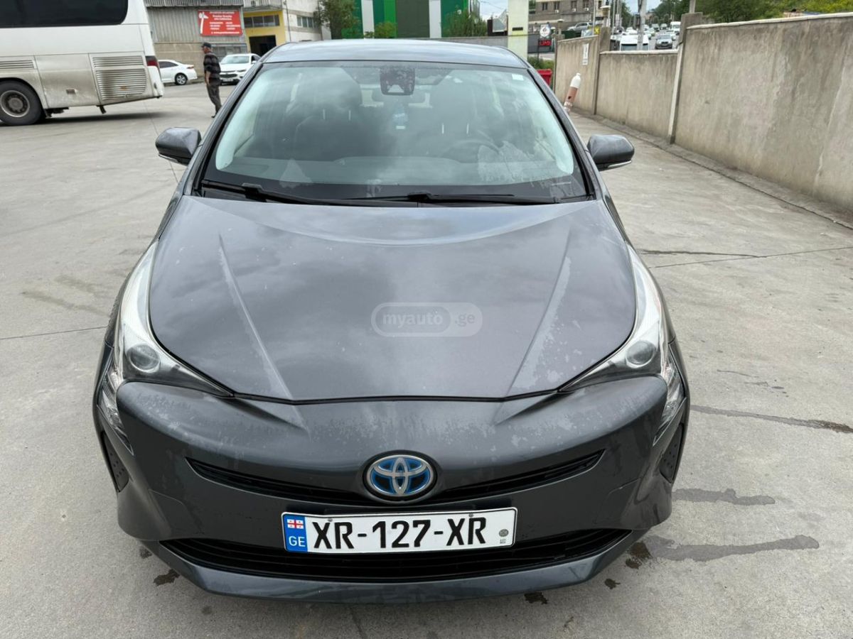 Toyota Prius - фото 1