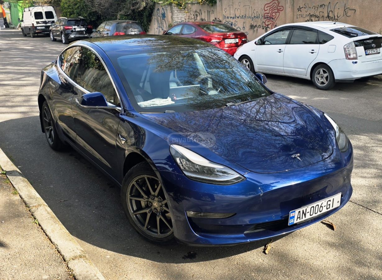 Tesla Model 3 - фото 1