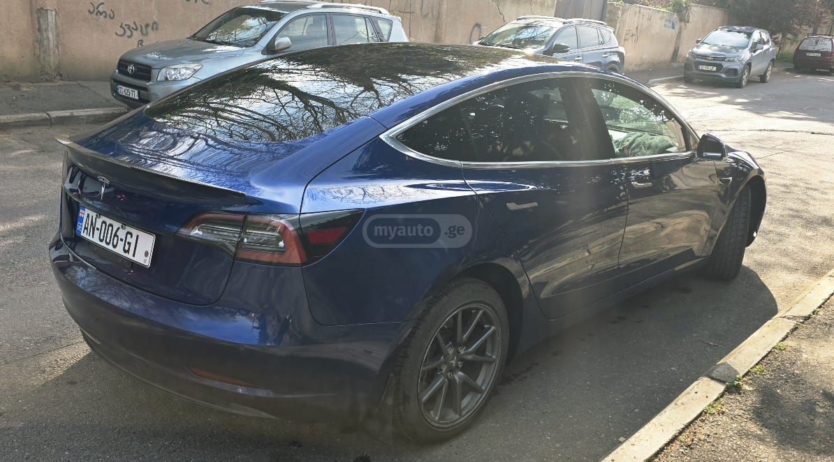 Tesla Model 3 - фото 3