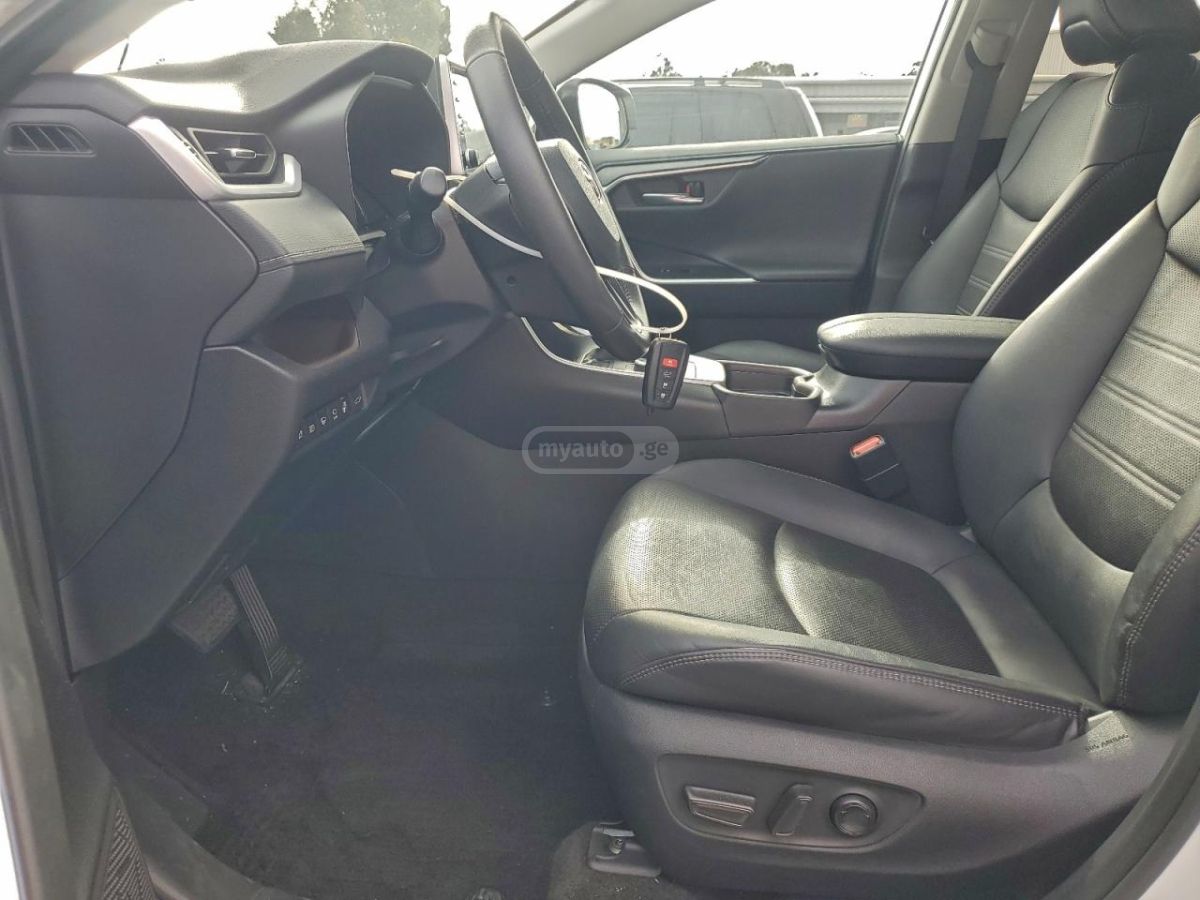 Toyota RAV 4 - фото 7