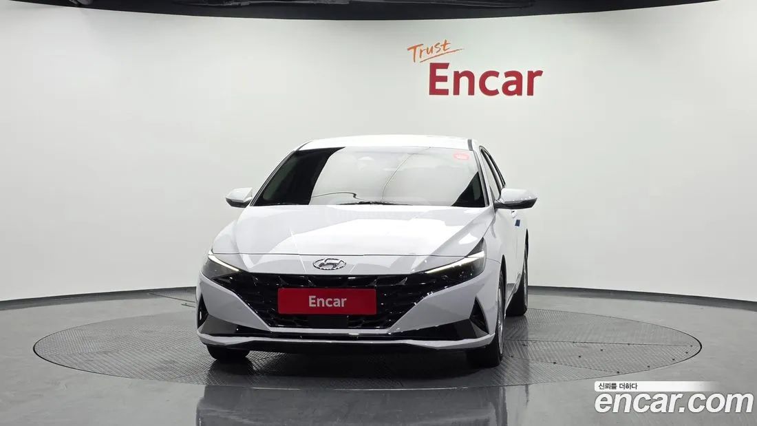 Hyundai Elantra - фото 3