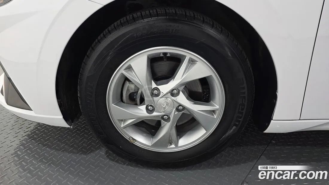 Hyundai Elantra - фото 5