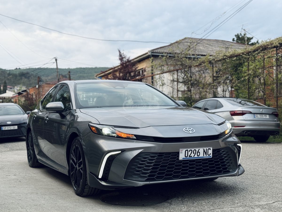 Toyota Camry - фото 3