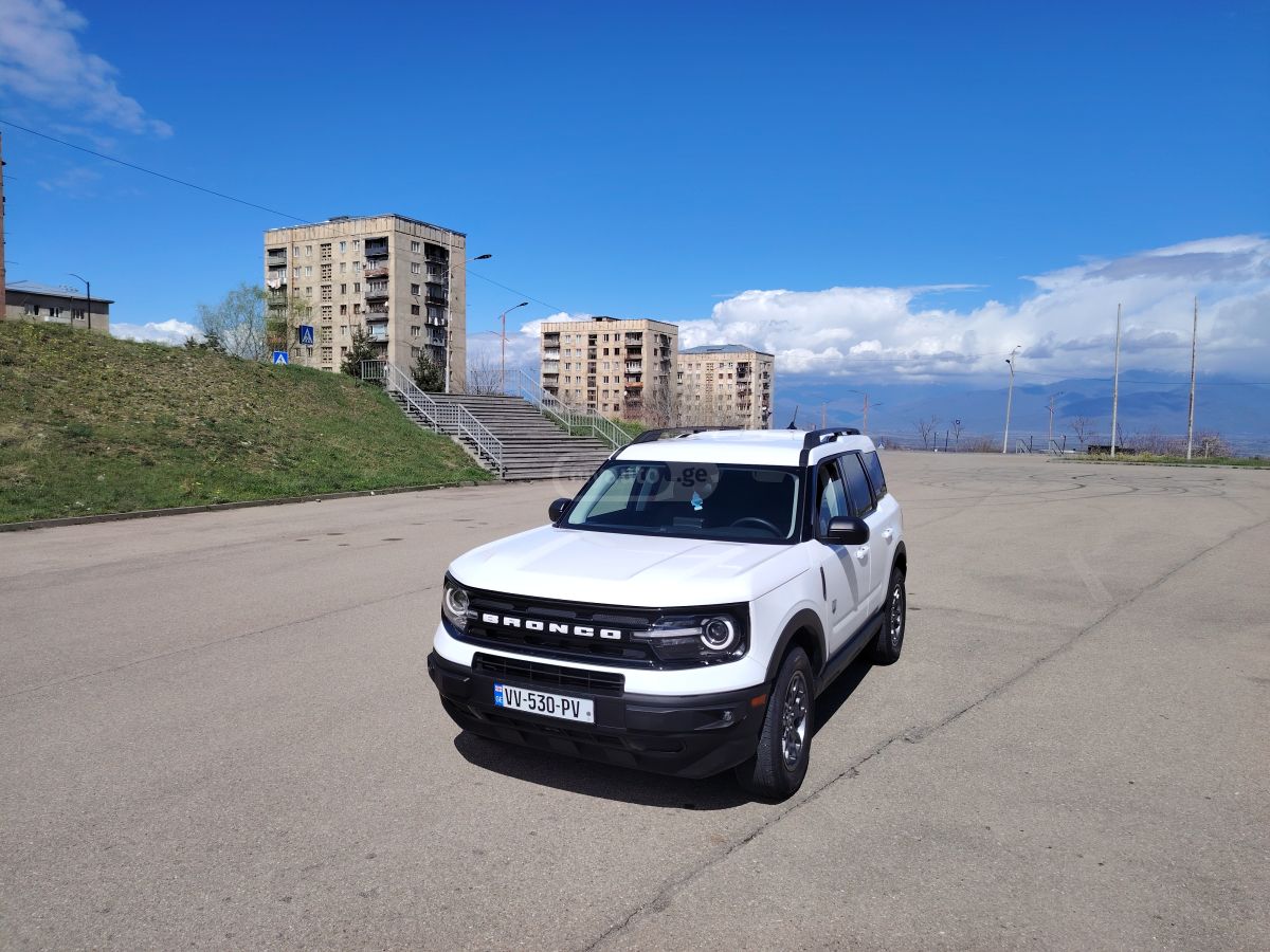 Ford Bronco - фото 1
