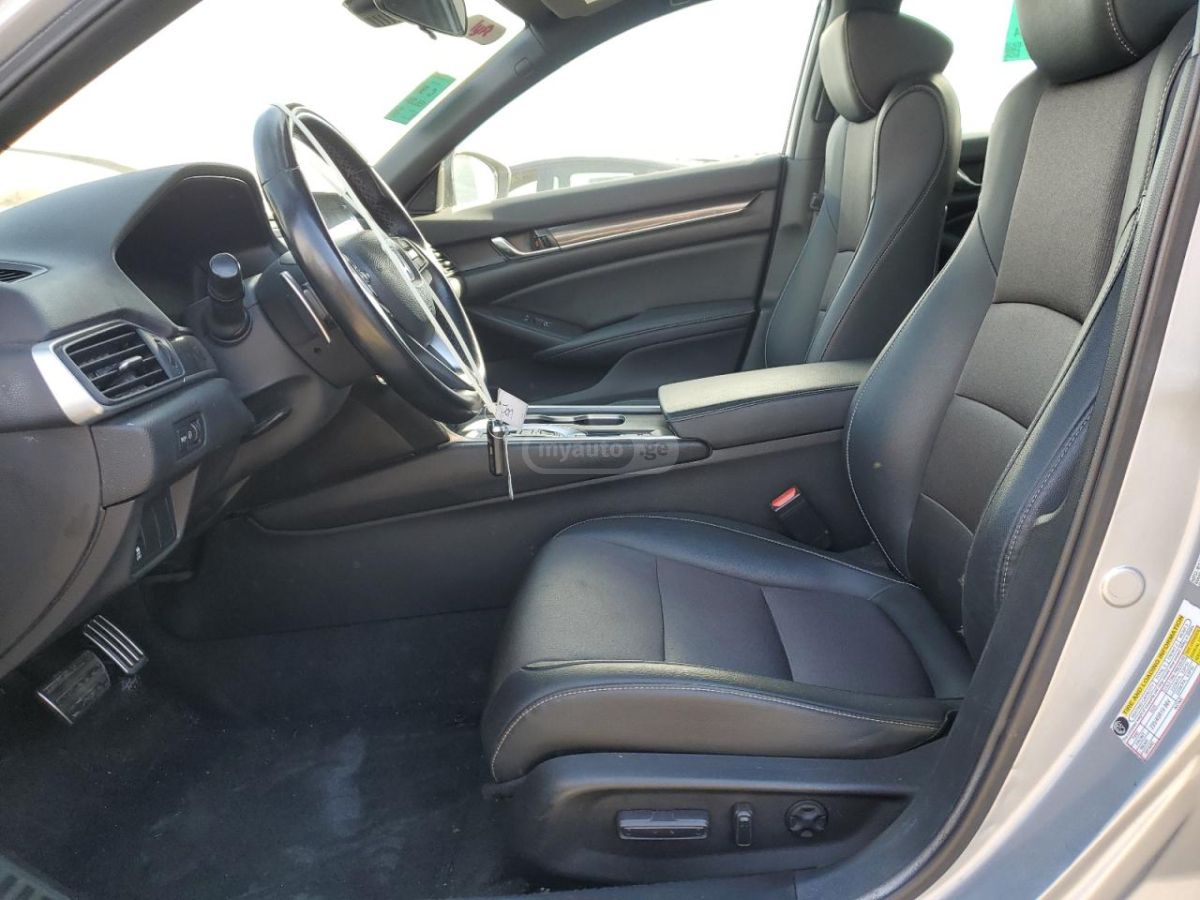 Honda Touring 2.0T 4dr Sedan Automat — миниатюра 5