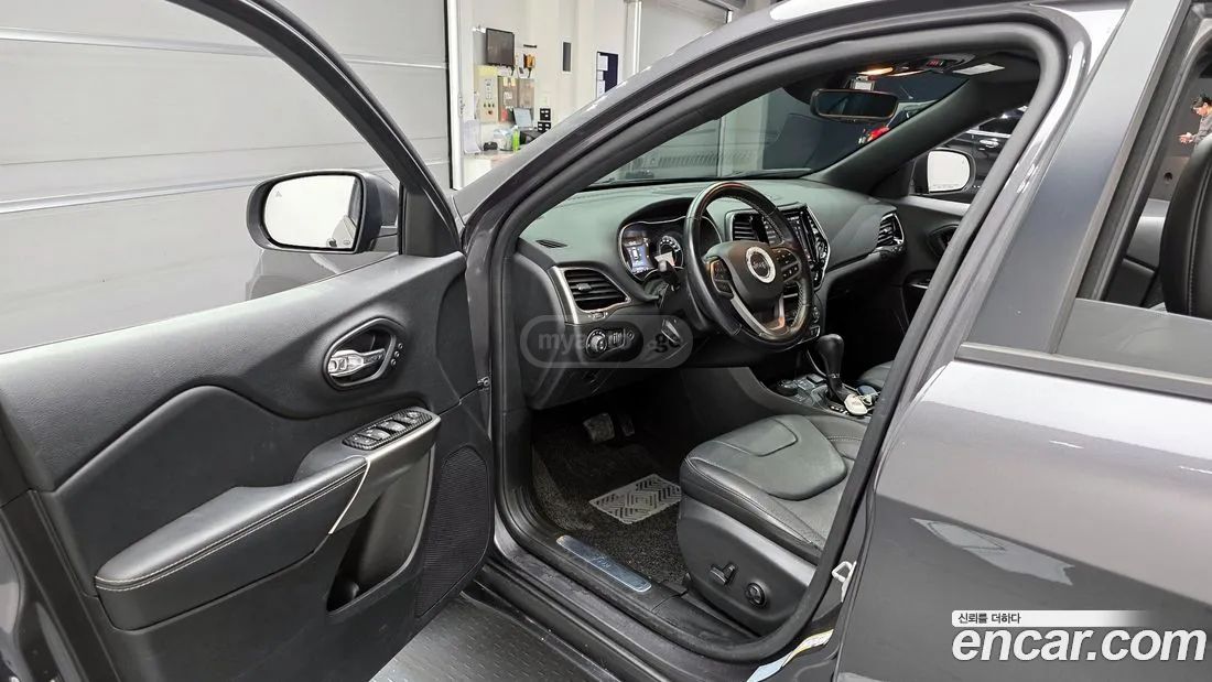 Jeep Cherokee - фото 10