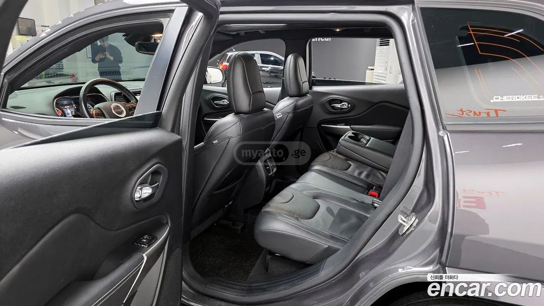 Jeep Cherokee - фото 11