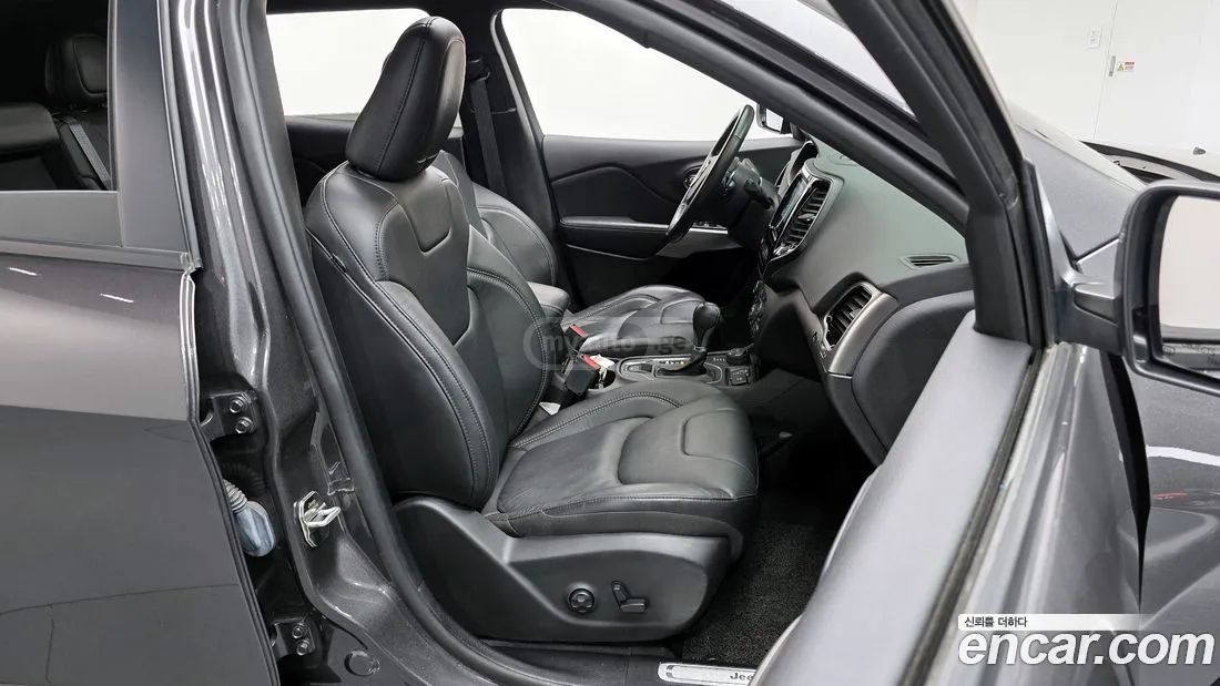 Jeep Cherokee - фото 12