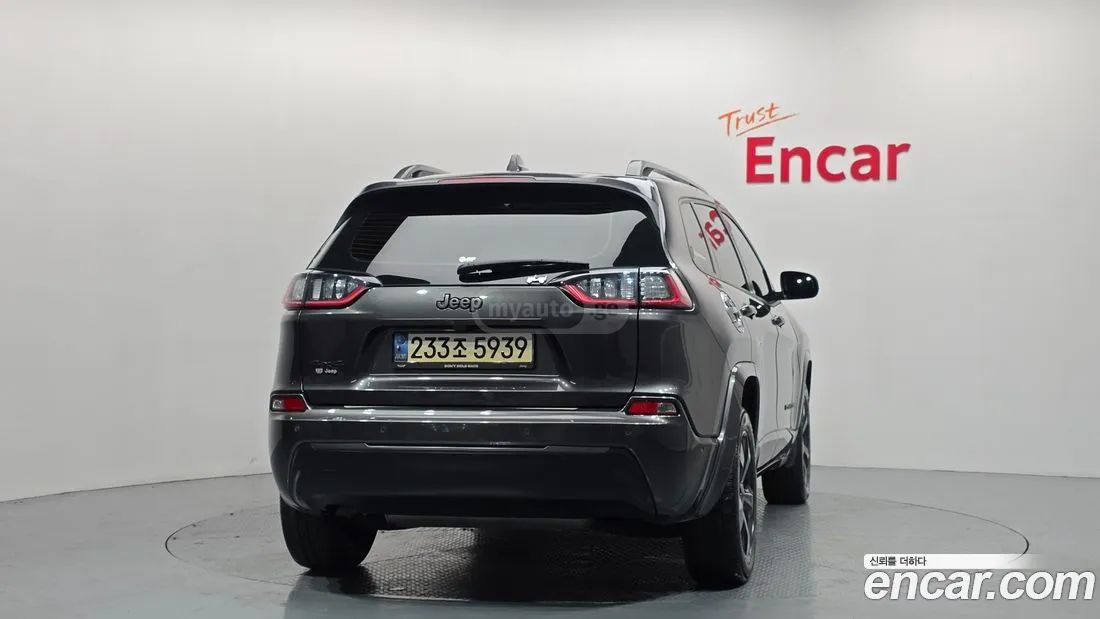 Jeep Cherokee - фото 4