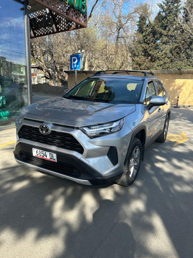 Toyota RAV 4 - фото 1