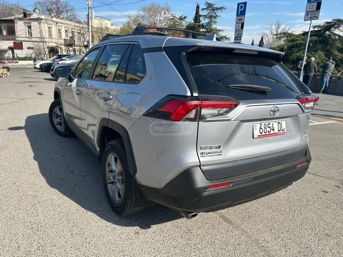 Toyota RAV 4 - фото 2