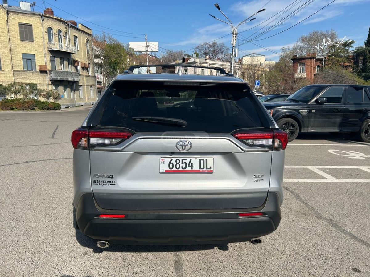 Toyota RAV 4 - фото 3