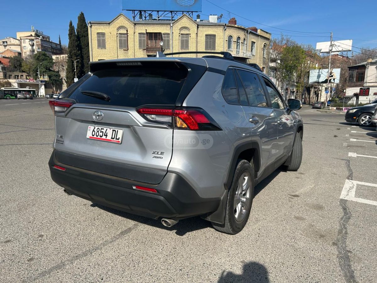Toyota RAV 4 - фото 4
