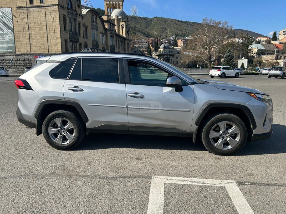 Toyota RAV 4 - фото 7