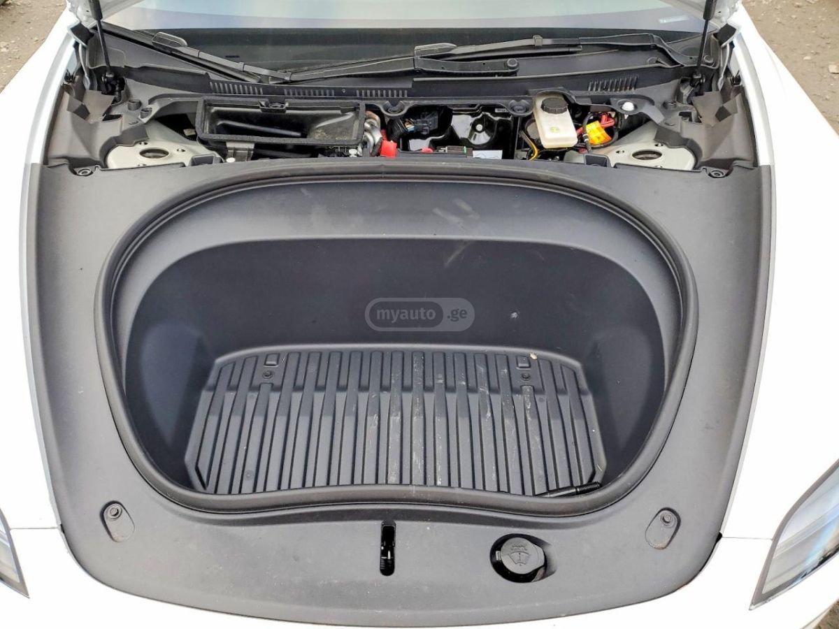 Tesla Model 3 2025 — миниатюра 11