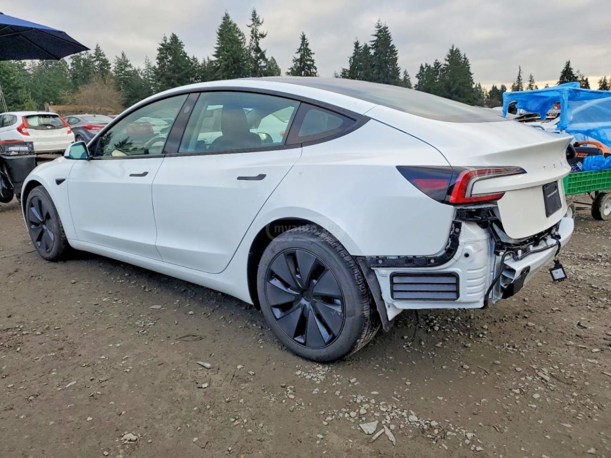 Tesla Model 3 2025 — миниатюра 2