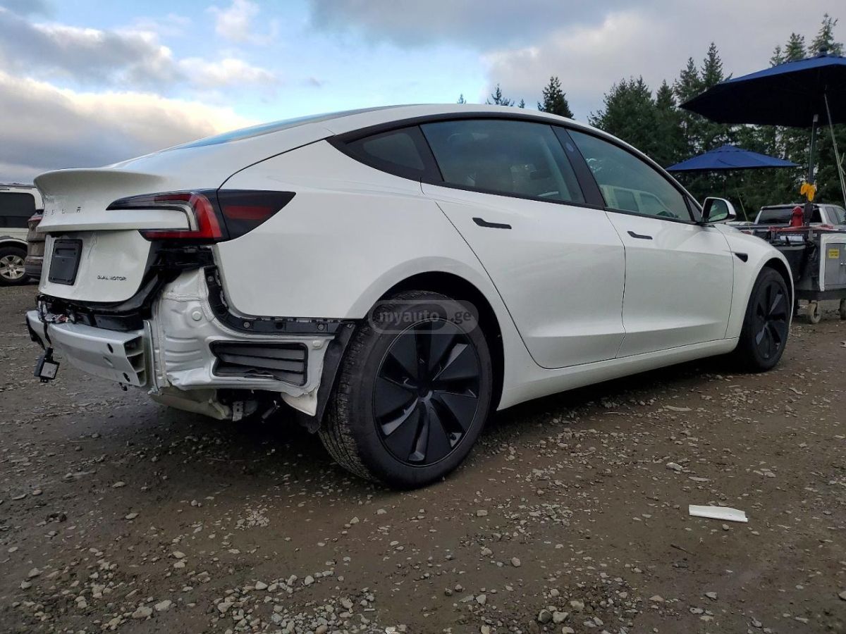 Tesla Model 3 2025 — миниатюра 3