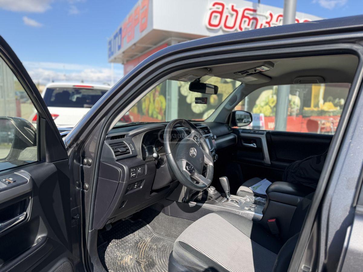 Toyota 4 Runner - фото 12
