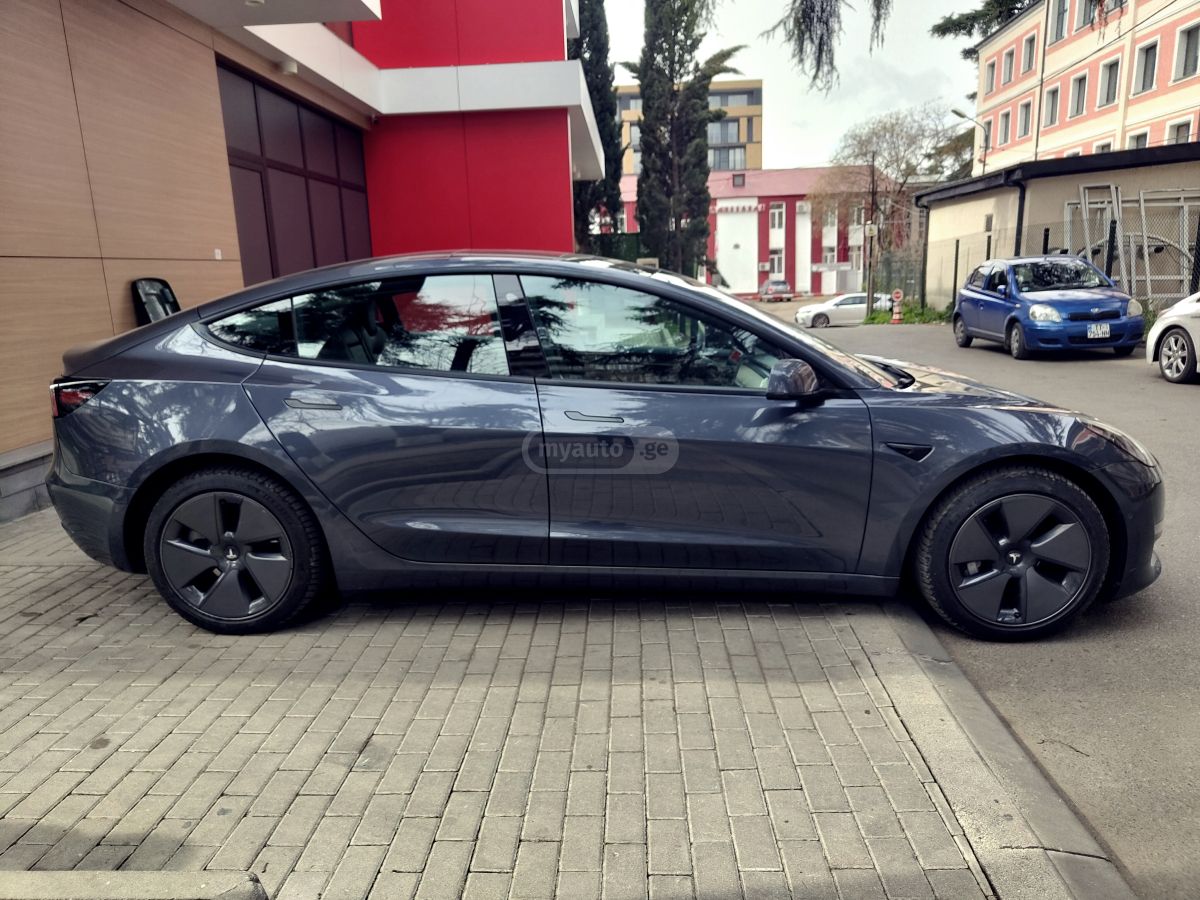 Tesla Model 3 - фото 1