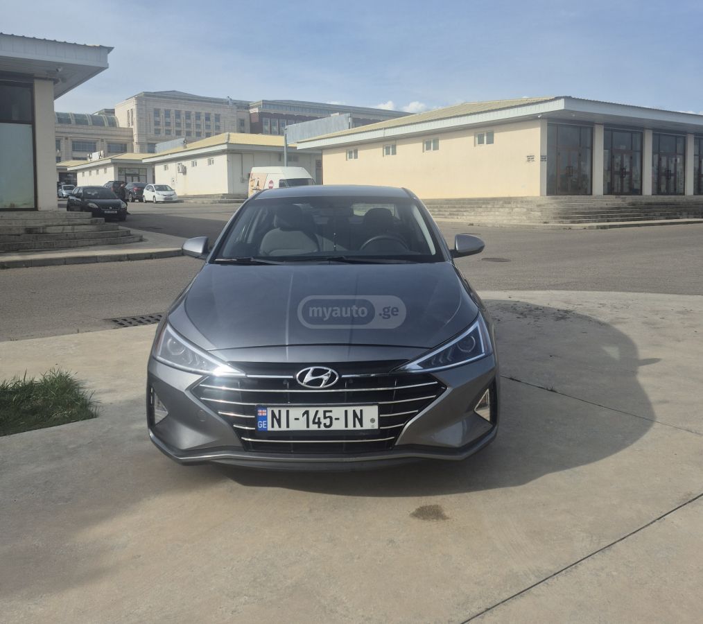 Hyundai Elantra - фото 1