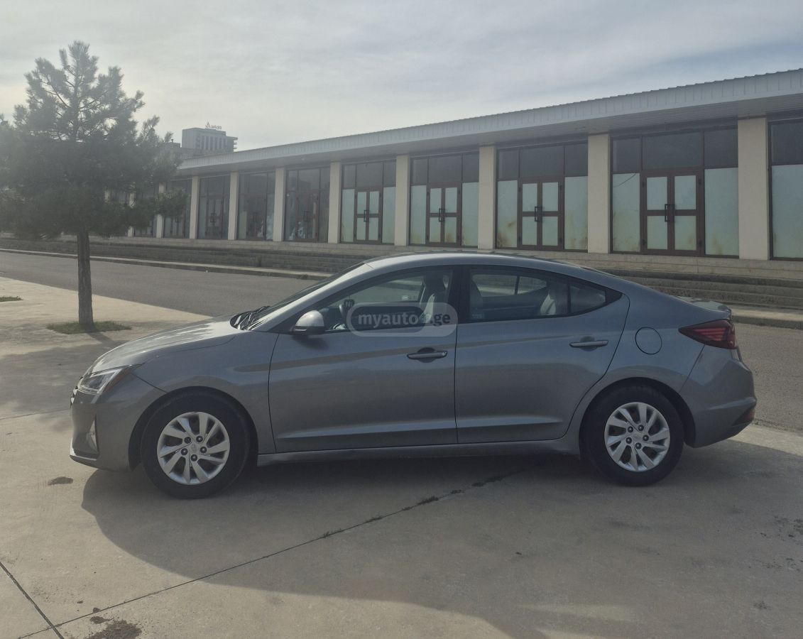 Hyundai Elantra - фото 3