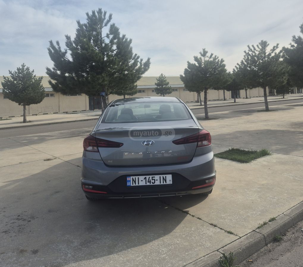 Hyundai Elantra - фото 4