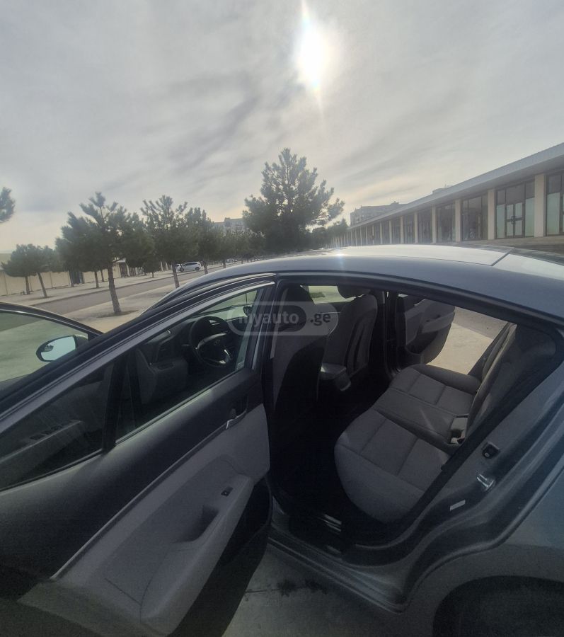 Hyundai Elantra - фото 6