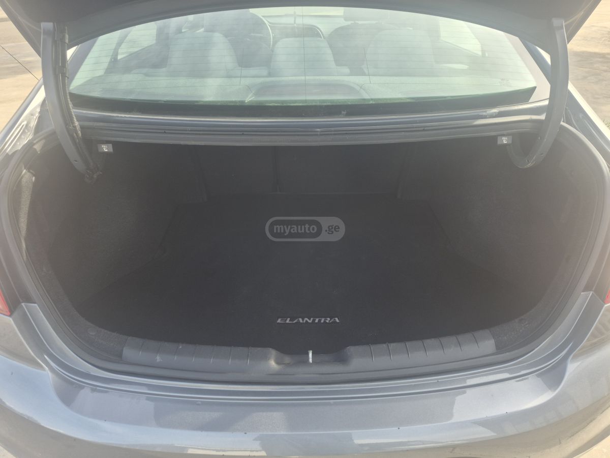 Hyundai Elantra - фото 7