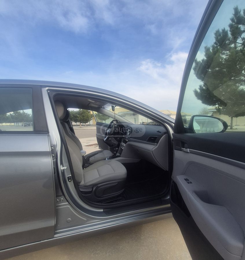 Hyundai Elantra - фото 9