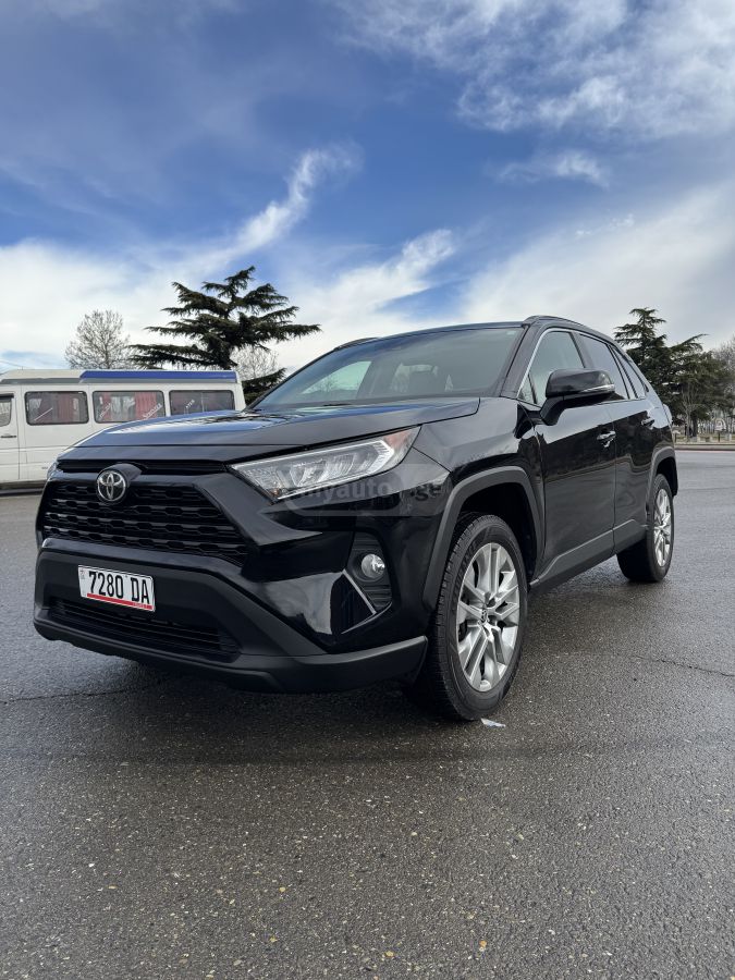 Toyota RAV 4 - фото 1