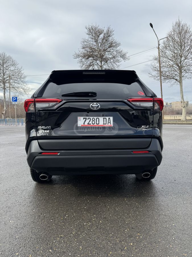 Toyota RAV 4 - фото 4