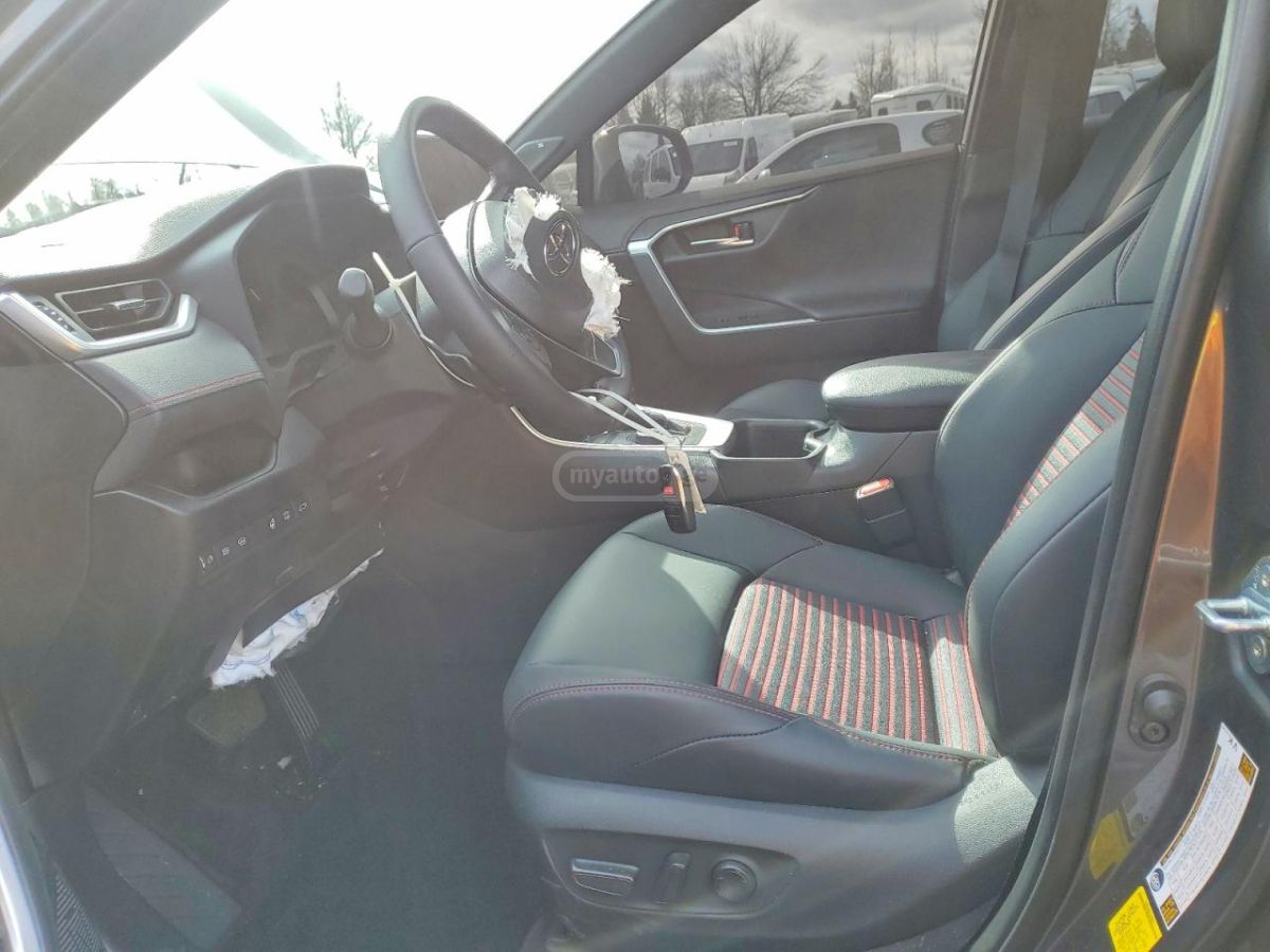 Toyota Rav 4 - фото 7