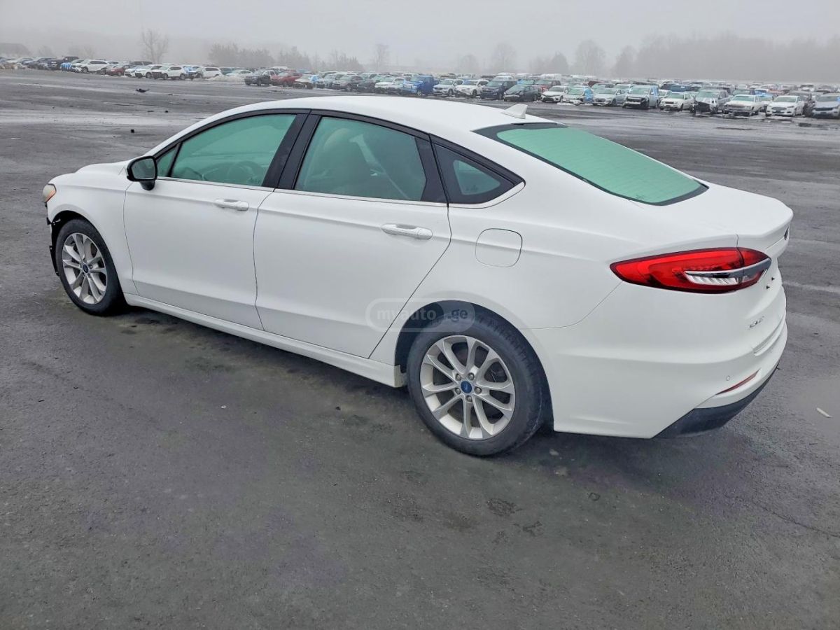 Ford Fusion - фото 2
