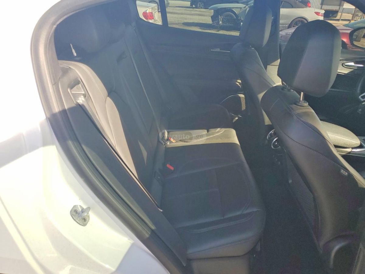 Alfa Romeo Stelvio - фото 10