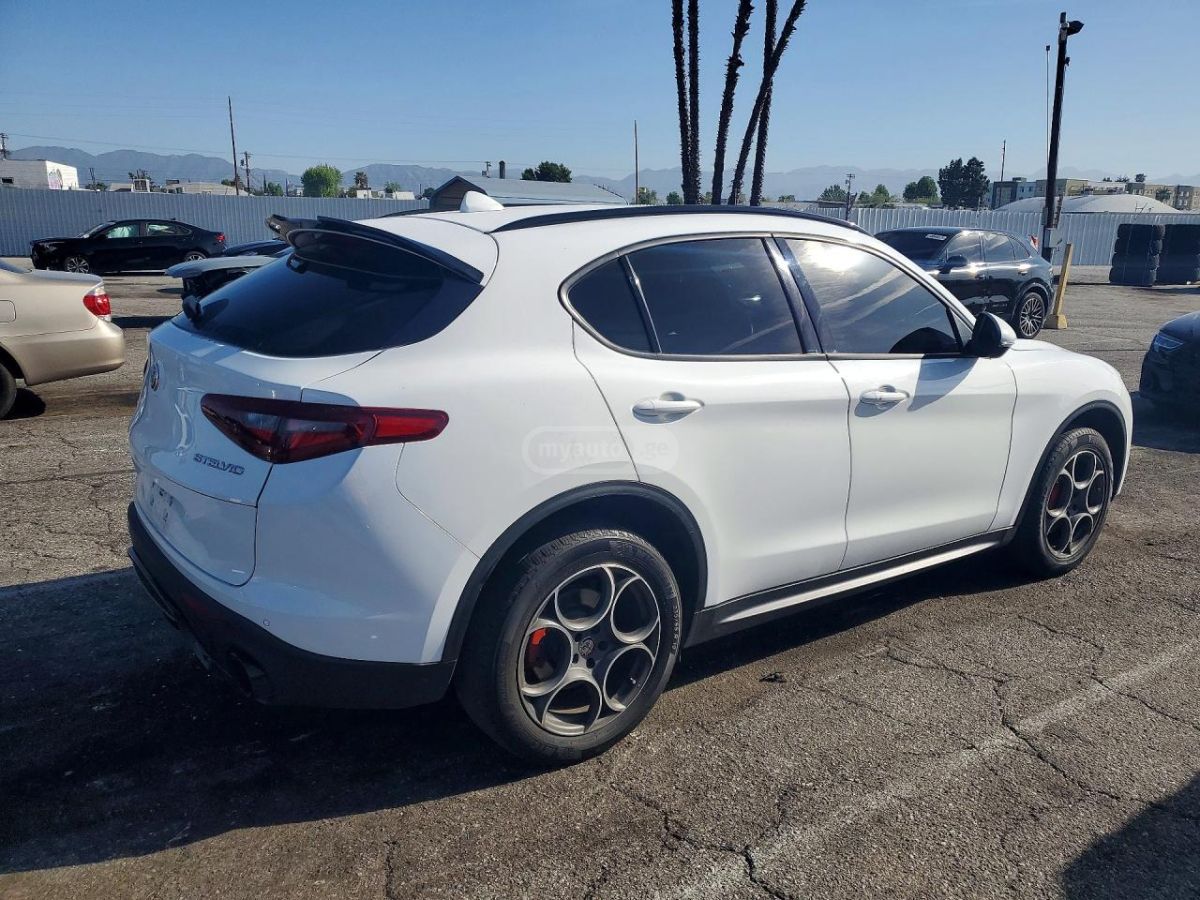 Alfa Romeo Stelvio - фото 3