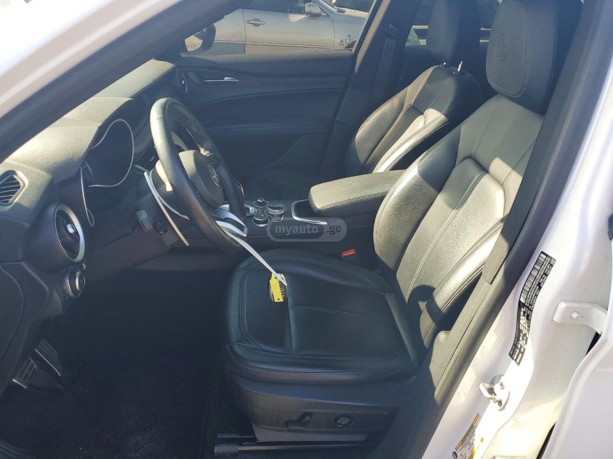 Alfa Romeo Stelvio - фото 7