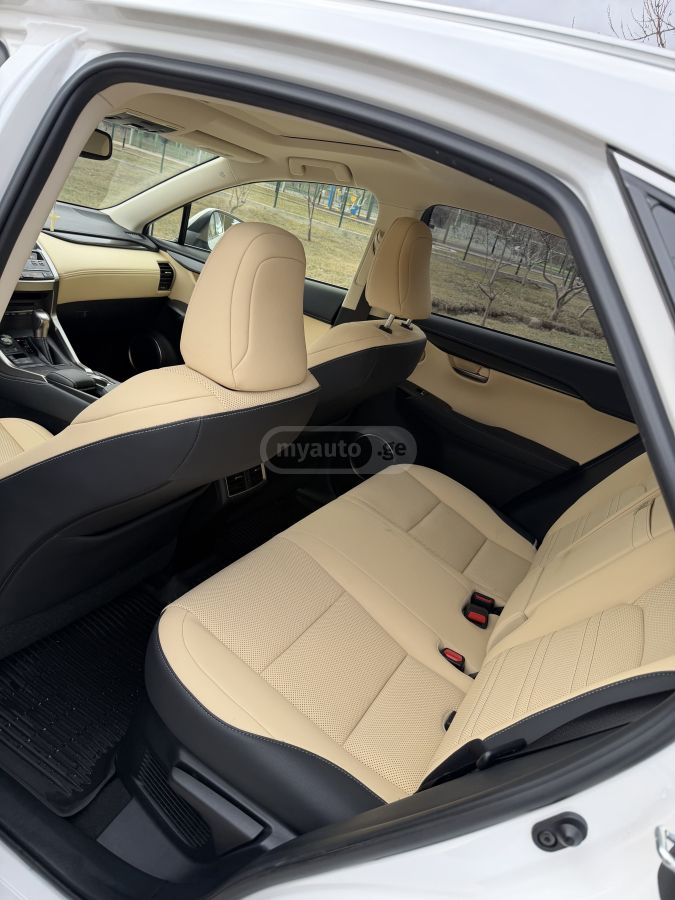 Lexus F SPORT Black Line 4dr All-Whe — миниатюра 11