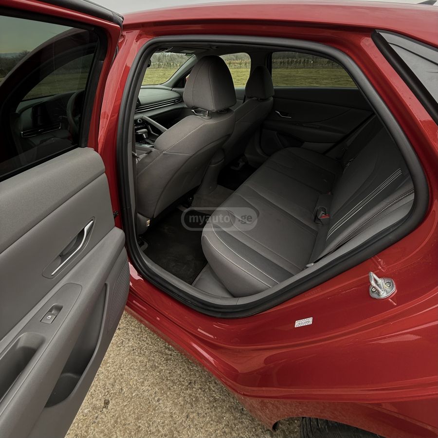 Hyundai Elantra - фото 12