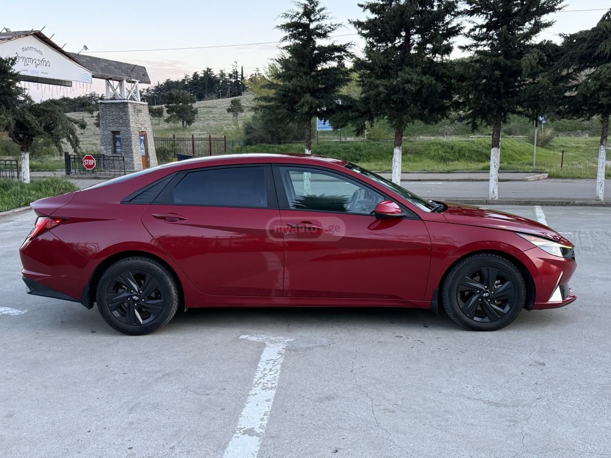 Hyundai Elantra - фото 3