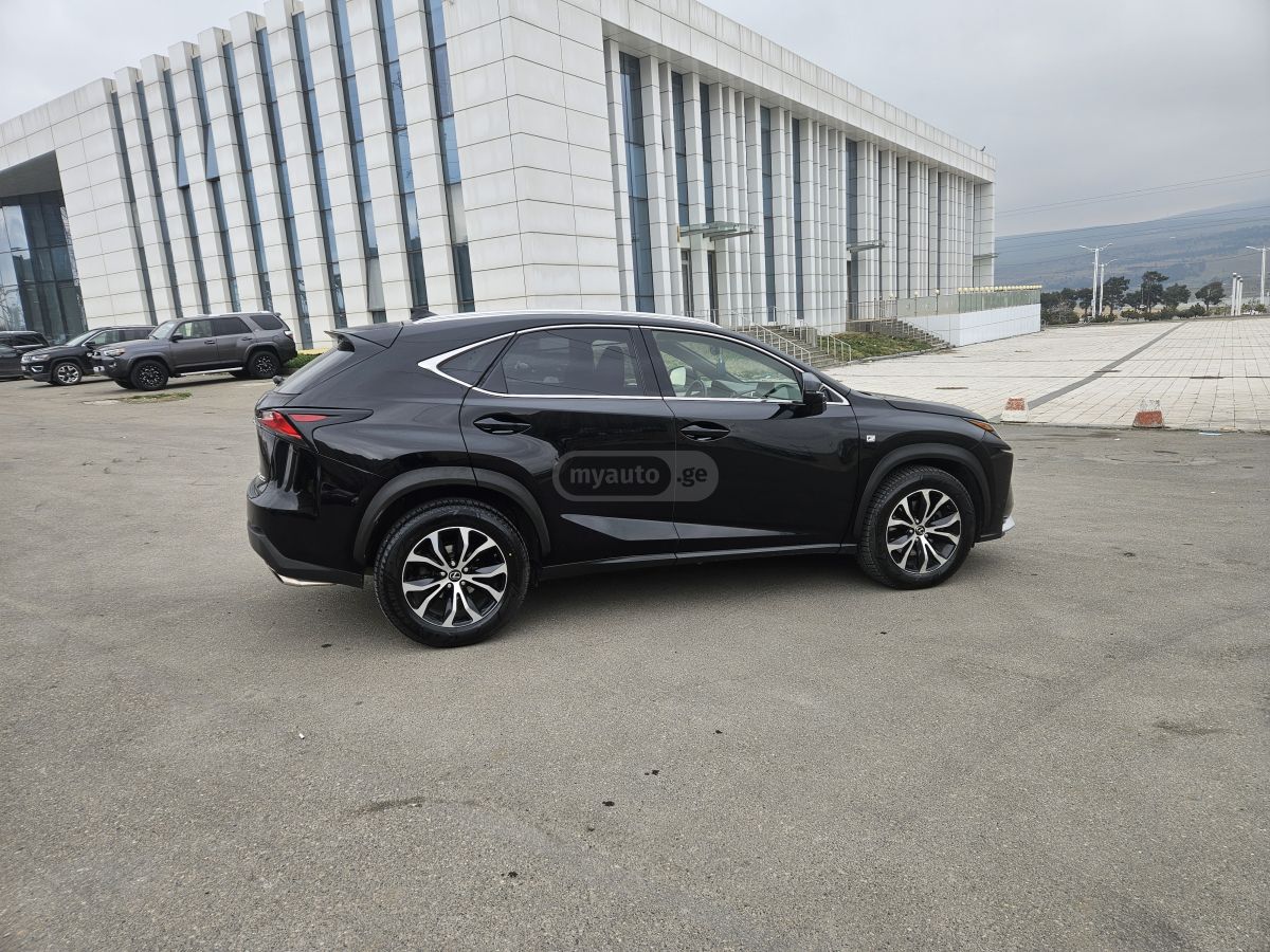 Lexus NX 200 - фото 1