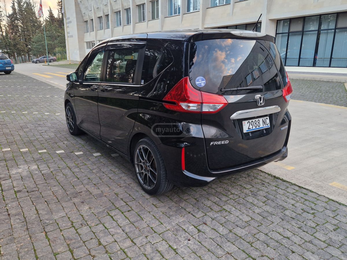 Honda Freed - фото 1