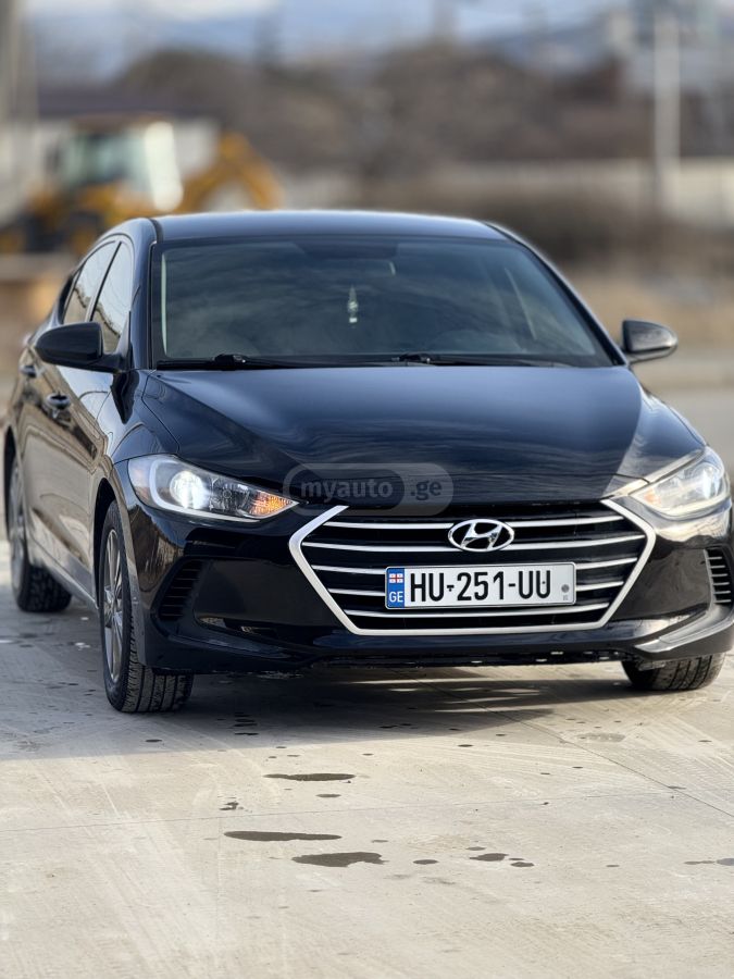 Hyundai Elantra - фото 1