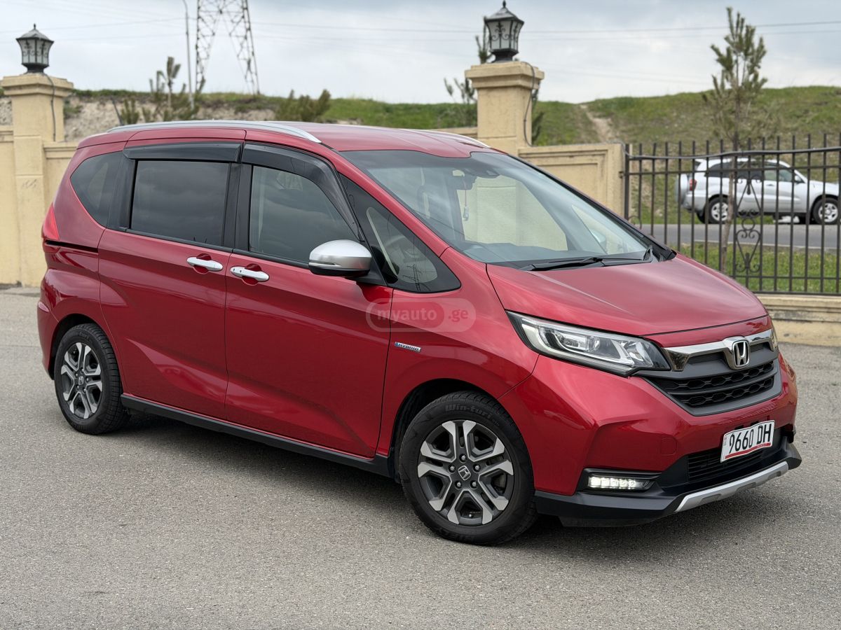 Honda Freed - фото 2